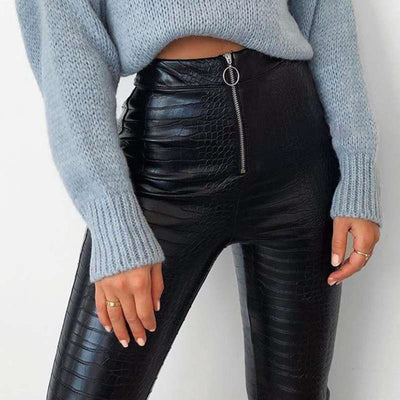 pantalon simili cuir effet croco mannequin
