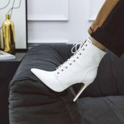 bottines talon effet croco blanc femme