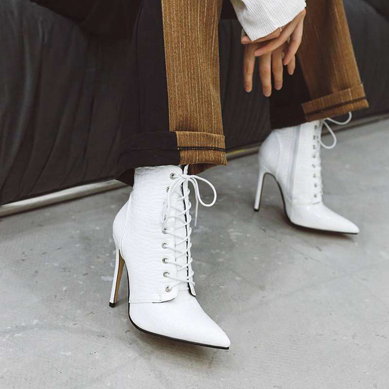 bottines talon effet croco blanc mannequin