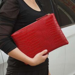 pochette effet croco rouge