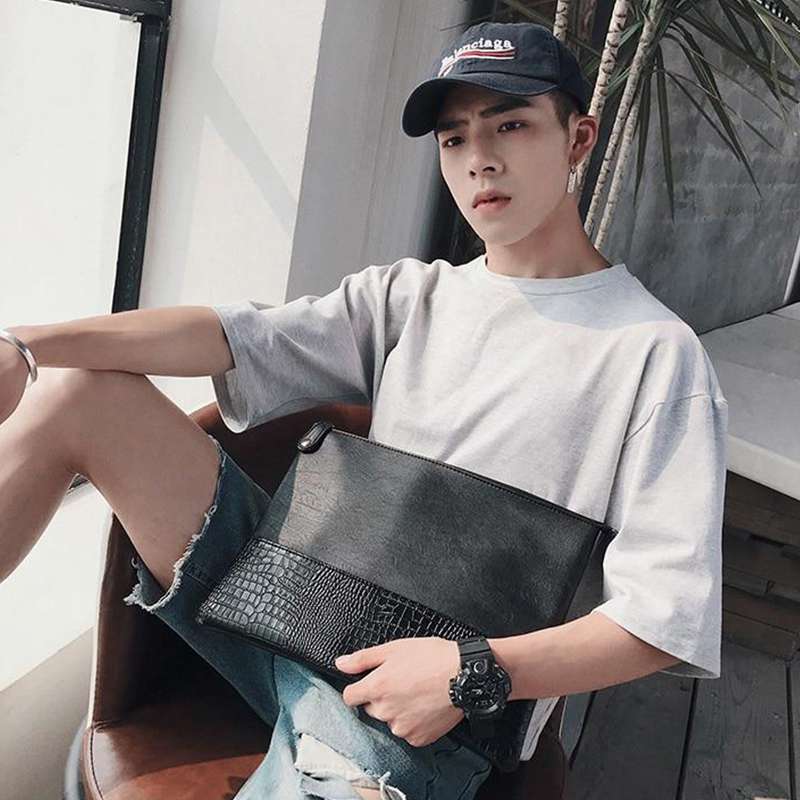 pochette noir croco mannequin