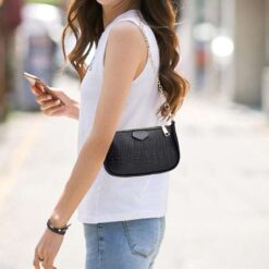 sac effet croco noir mannequin