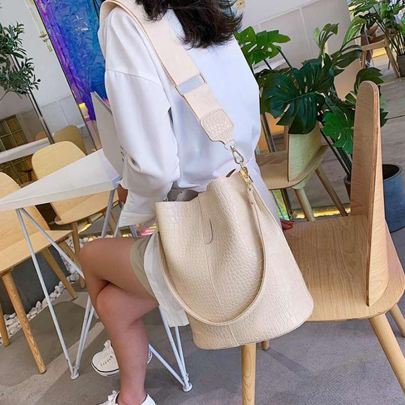 sac imitation croco beige