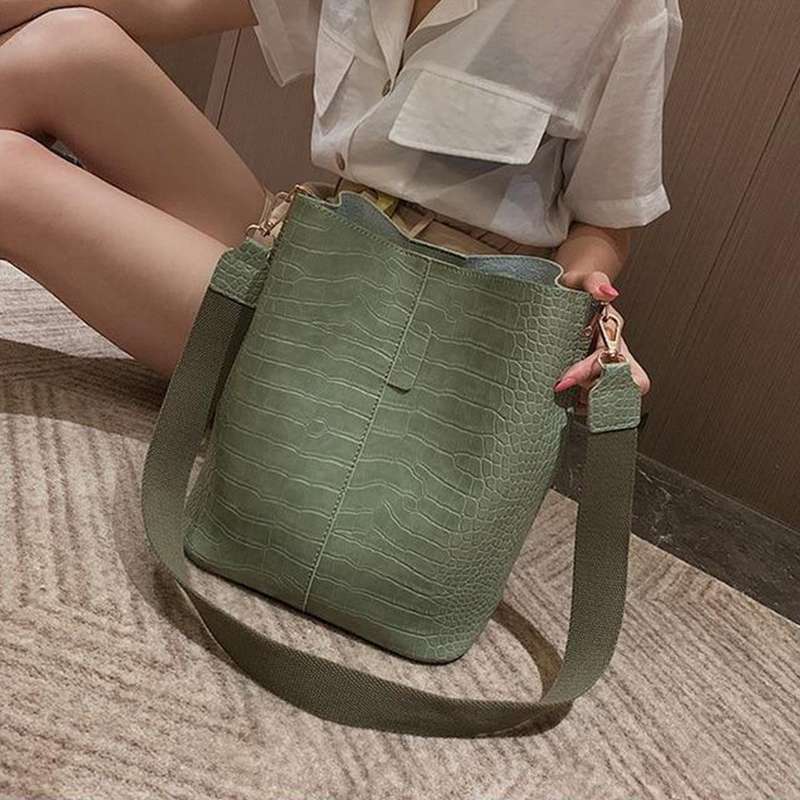 sac imitation croco vert clair