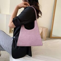 sac à main façon croco violet