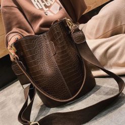 sac à main bandoulière effet alligator