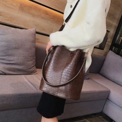 sac à main bandoulière effet crocodile