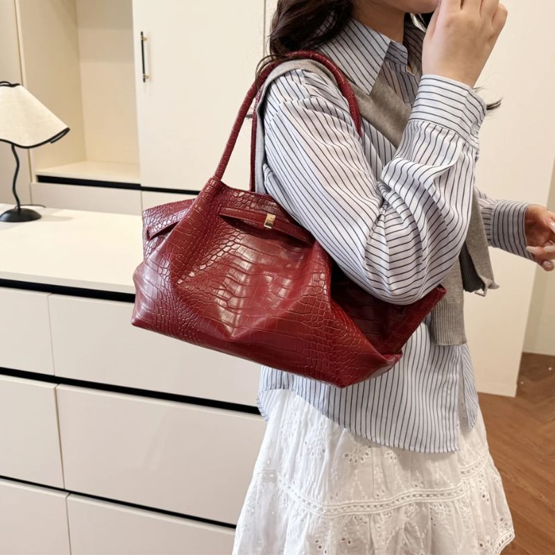 sac à main crocodile rouge