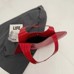 sac à main effet crocodile rouge