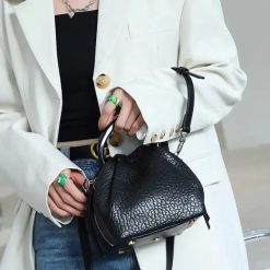 sac à main noir croco pour femme